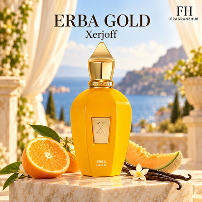 Erba Gold de Xerjoff sobre mármol, acompañado de naranja, melón y vainilla, con una terraza frente al mar de fondo.