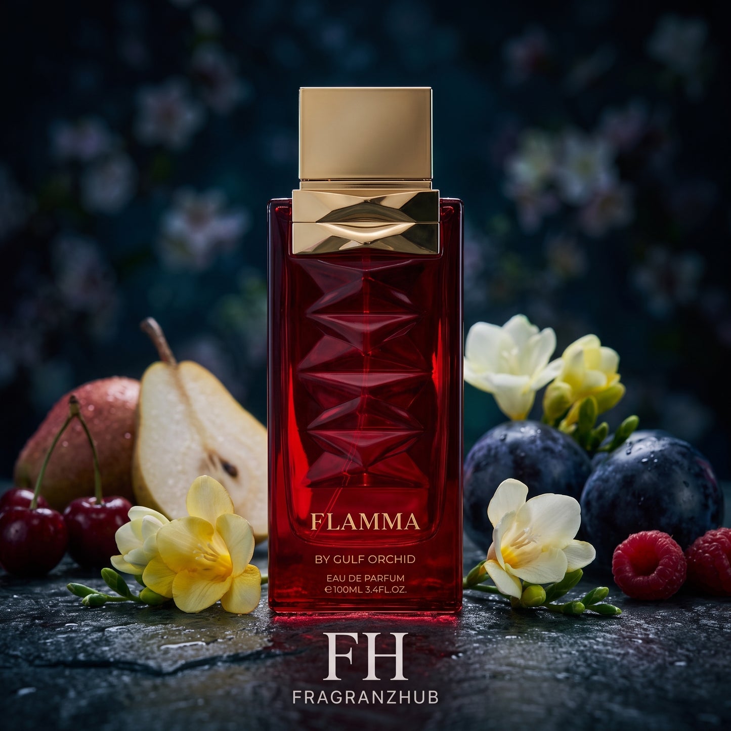 Flamma de Gulf Orchid en primer plano, rodeado de cerezas, pera, fresias, ciruelas y frambuesas sobre piedra oscura húmeda, con luz dramática, fondo desenfocado y un logo discreto debajo.
