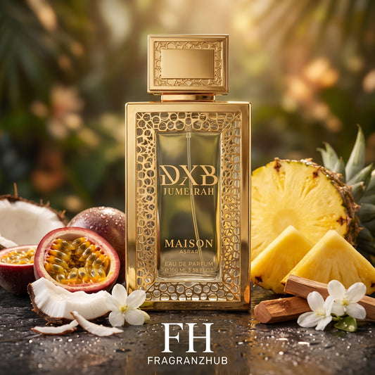 DXB Jumeirah en primer plano sobre piedra húmeda, rodeado de maracuyá, piña, coco, jazmín y sándalo, con luz tropical cálida, reflejos húmedos, fondo vegetal desenfocado y logo discreto debajo.